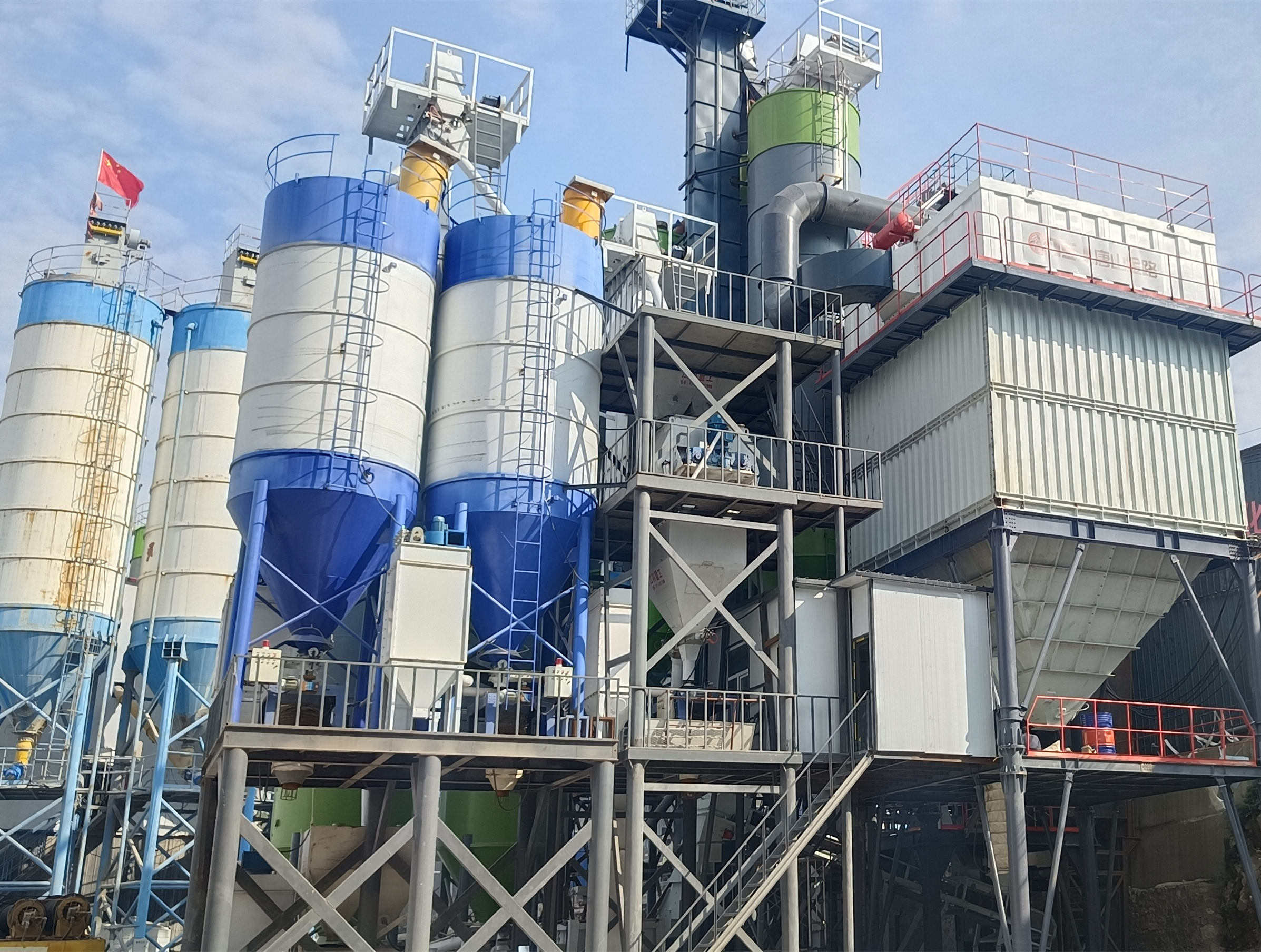 機(jī)制砂成建筑用砂主要來源，唐山金路制砂樓提供高標(biāo)準(zhǔn)機(jī)制砂生產(chǎn)設(shè)備