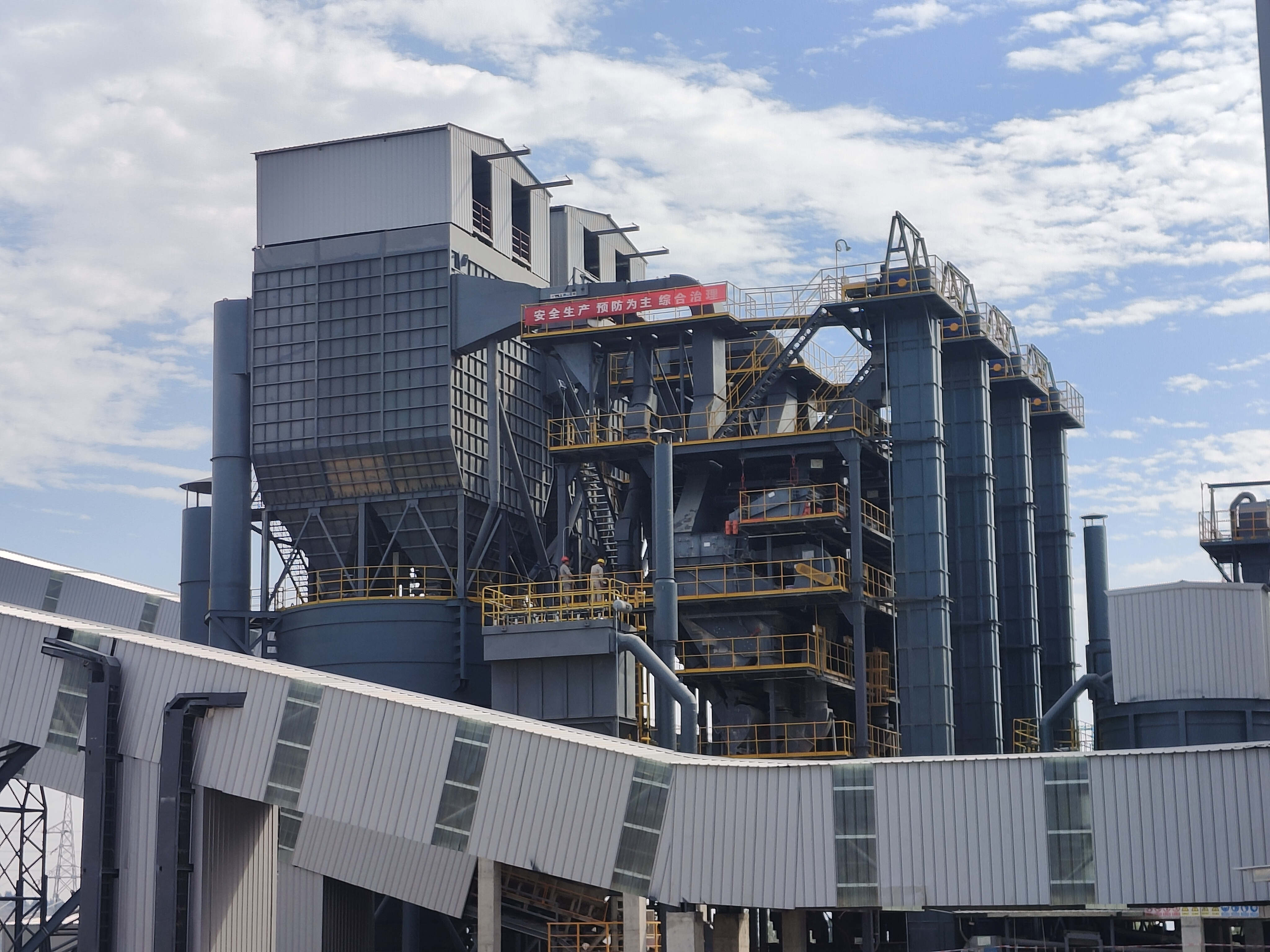 為什么砂石產(chǎn)線推薦選擇制砂樓？制砂樓有什么優(yōu)勢？